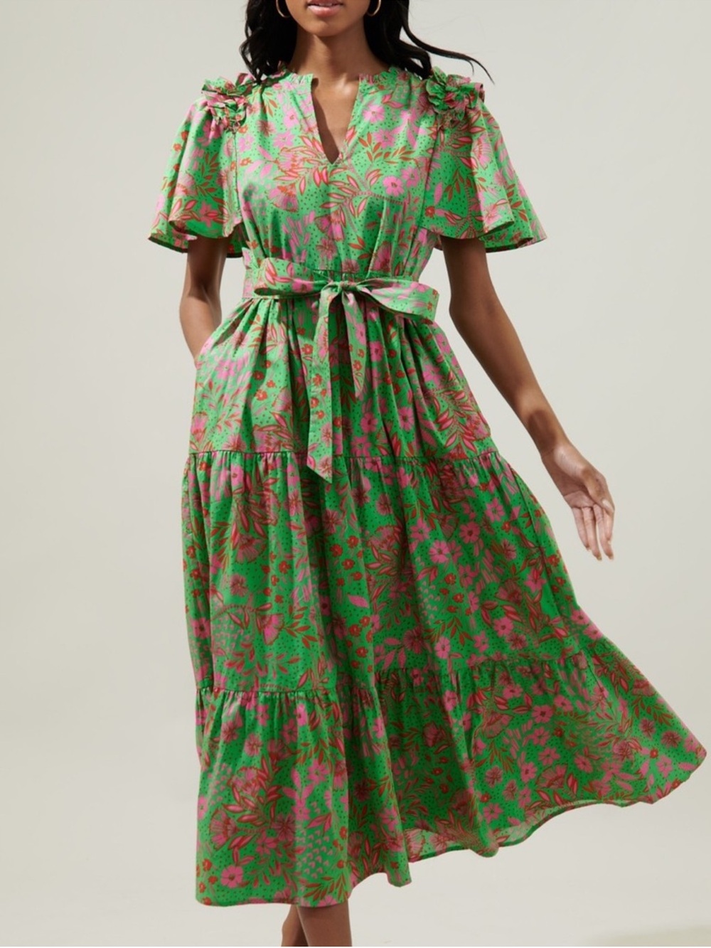 Sugarlips Jade Floral Escondido
Tiered Shift Midi Dress